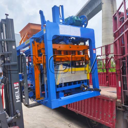 QT4-24 control panel and hydraulic system